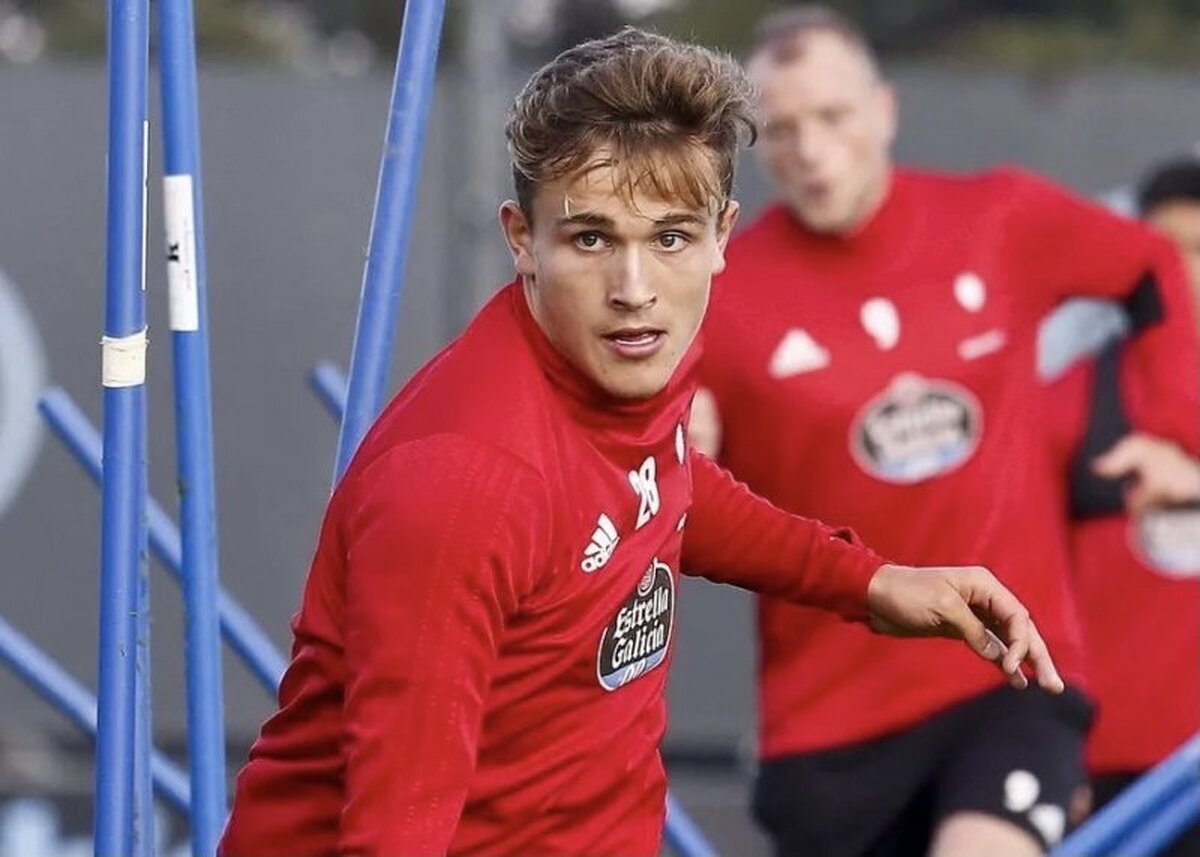 دنیس اکرت کیست؟