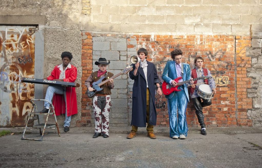 فیلم سینمایی عاشقانه تینیجری خیابان آواز